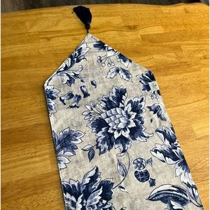 Table Runner By Waterford linens 14”W -72”L Blue White and Gray 🌷Like New 🌷